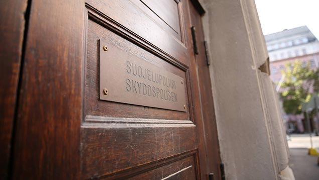 Skyddspolisens dörr.